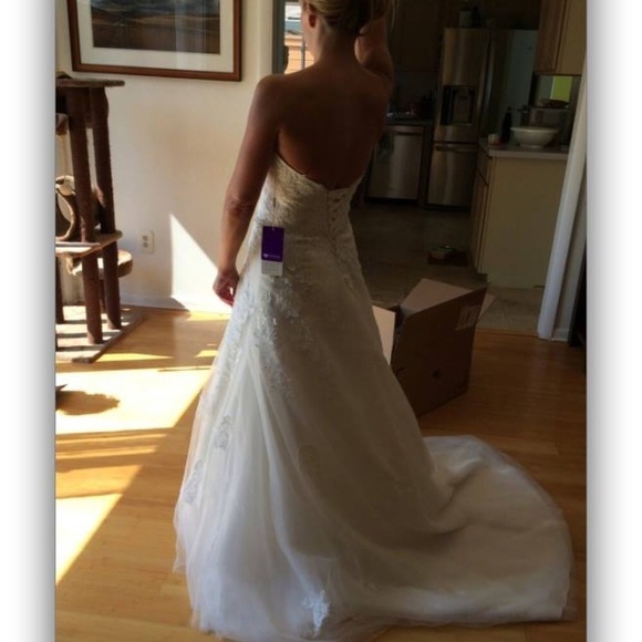 A-Line/Princess Strapless Wedding Dress -Unaltered - Picture 4 of 5